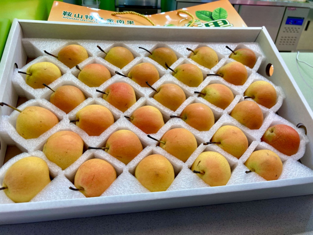鞍山特產(chǎn)南果梨。人民網(wǎng)記者 孝媛攝